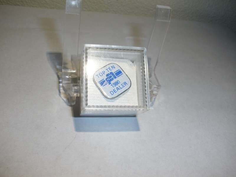 FIAT ALLIS TOP 10 DEALER AWARD TRACTOR HAT PIN ENAMEL LAPEL PIN