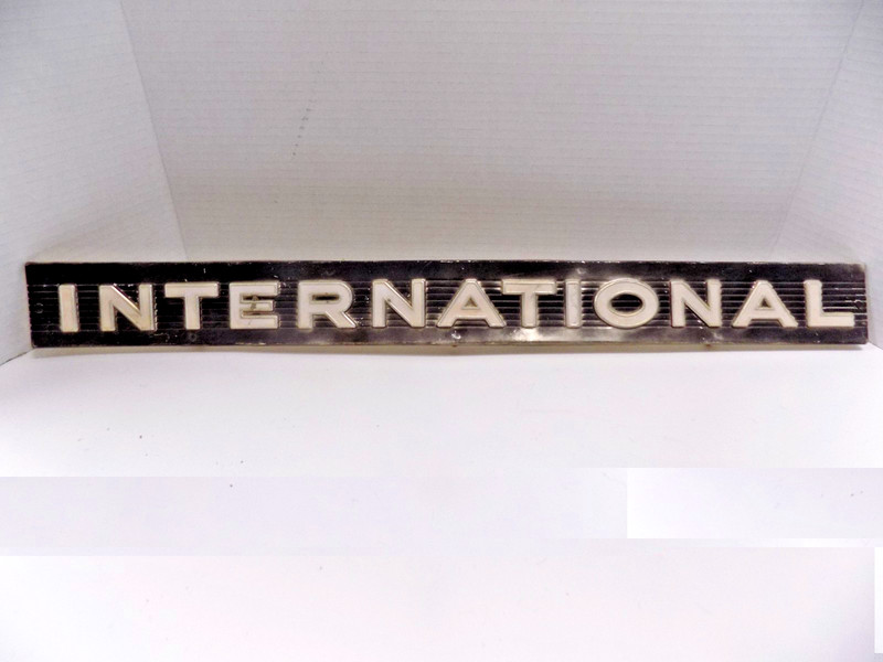 INTERNATIONAL IH FARM TRACTOR Side Emblem Badge Logo Metal 22″ Vtg ’70s Original