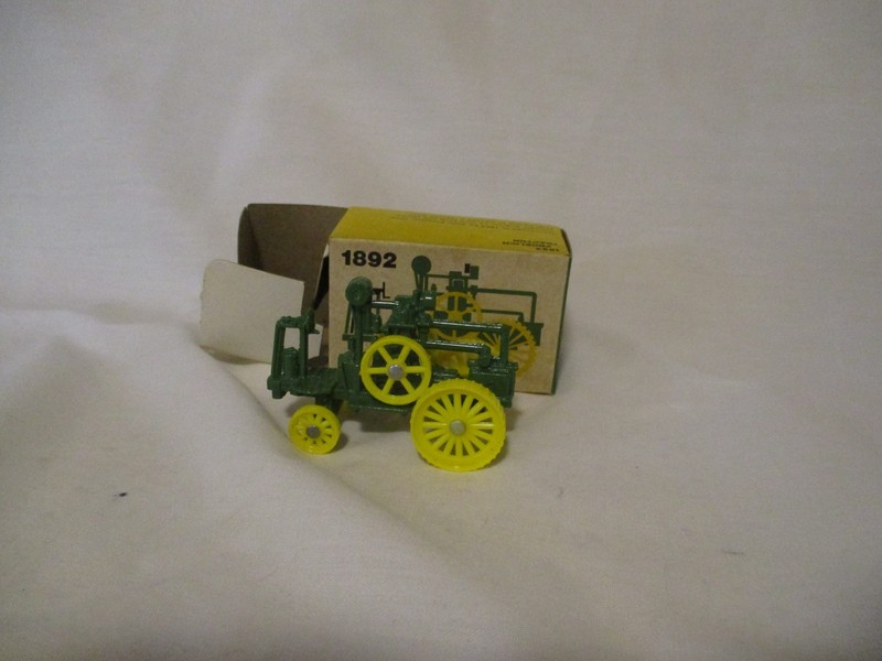 Vtg 1892 model JOHN DEERE Froelich Tractor ERTL, USA made no 561