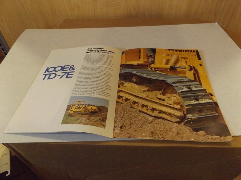 1974 INTERNATIONAL 100E & TD-7E PAY LOADER & DOZER, LIT. AD-31475-C 9/74 gallery