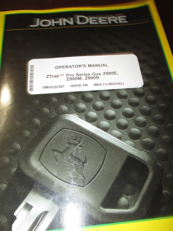 John Deere ZTrak Z900E/M/R Gas Mowers Operator’s Manual 2020