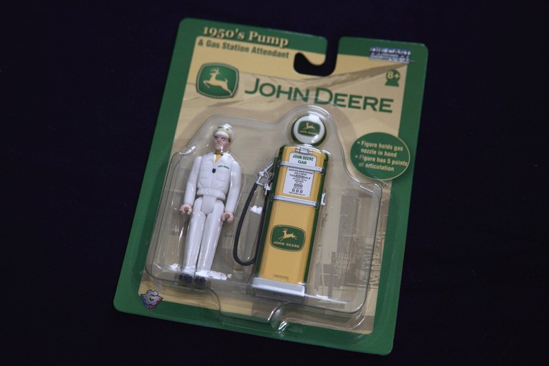 [Gearbox] John Deere 1950’s Pump & Gas Station Attendant (Diecast) [N.I.B.]