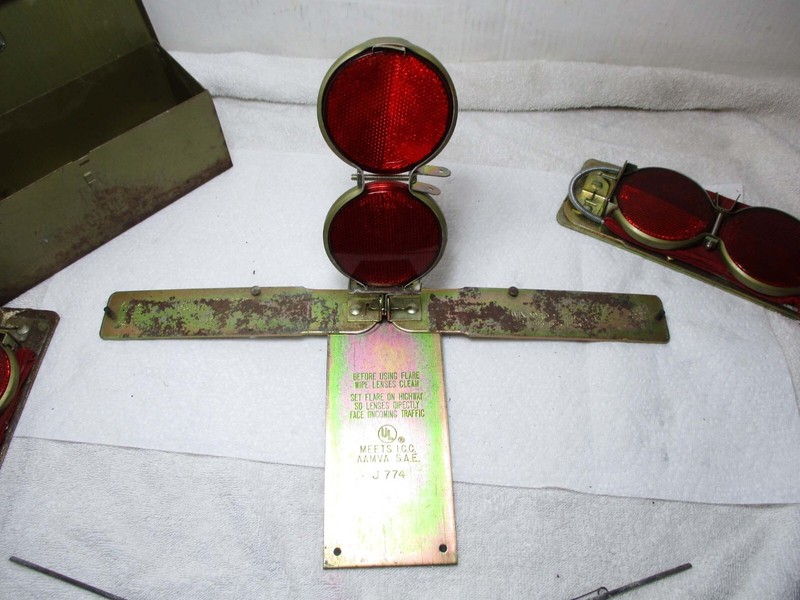 IH International Harvester Reflector Flare Set Vintage gallery
