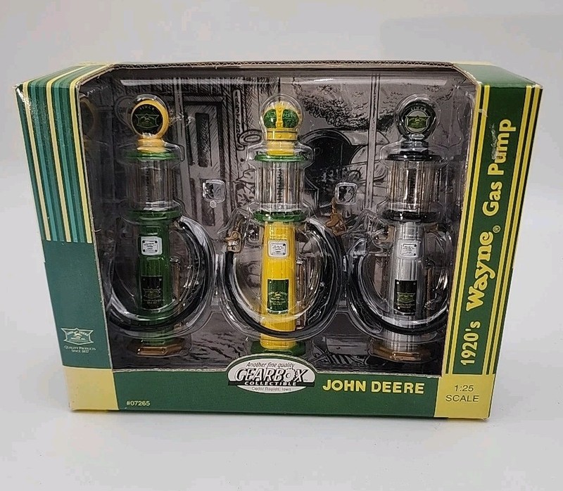 Vintage Gearbox Collectible John Deere 1920’s Wayne Gas Pumps 1/25 Scale #07265