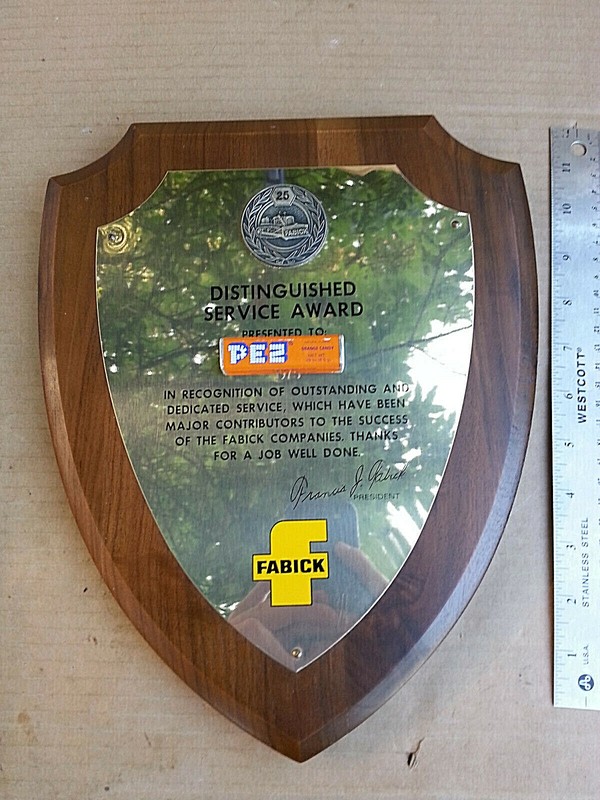 CATERPILLAR 25 YEAR DISTINGUISHED SERVICE AWARD PLAQUE FABICK CATERPILLAR