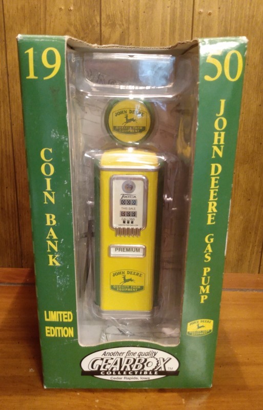 1950 John Deere Gas Pump Coin Bank Gearbox Collectible Item 66016 Die-Cast 1997