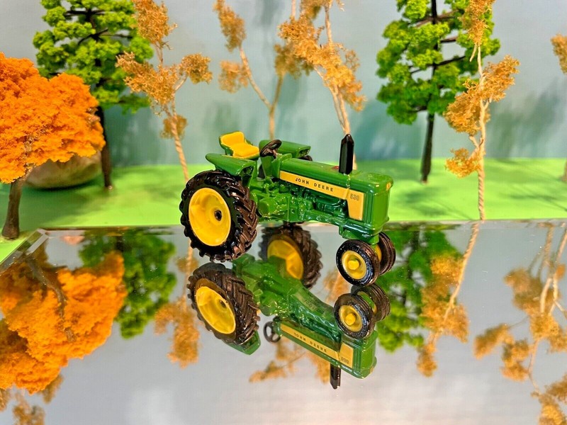 John Deere Farm Tractor, 530, ERTL, Farm Toy, Beautiful Green & Yellow, 1:64 New