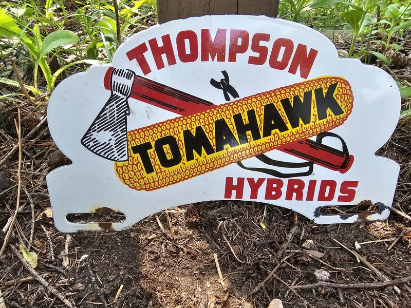 VINTAGE 1950’S TOMAHAWK HYBRIDS SEED PORCELAIN LICENSE PLATE SIGN 12″ X 7″
