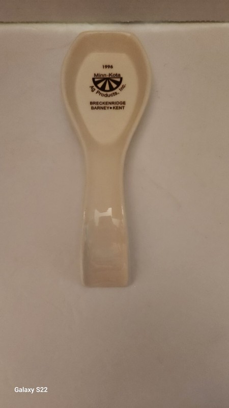 1996 Minn-Kota Ag Products, Inc. Breckenridge Barney-Kent MN Spoon Rest!
