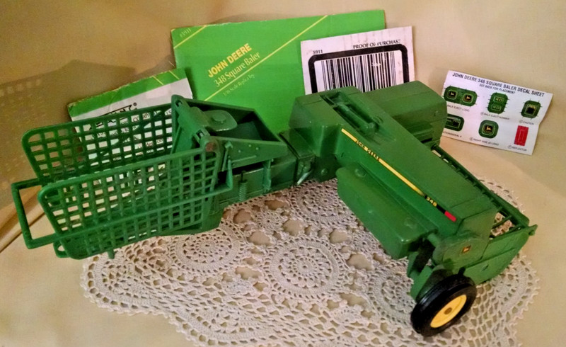 John Deere 348 Square Hay Baler 5911 1:16 Loose Ertl 1995 Made USA Parts Restore