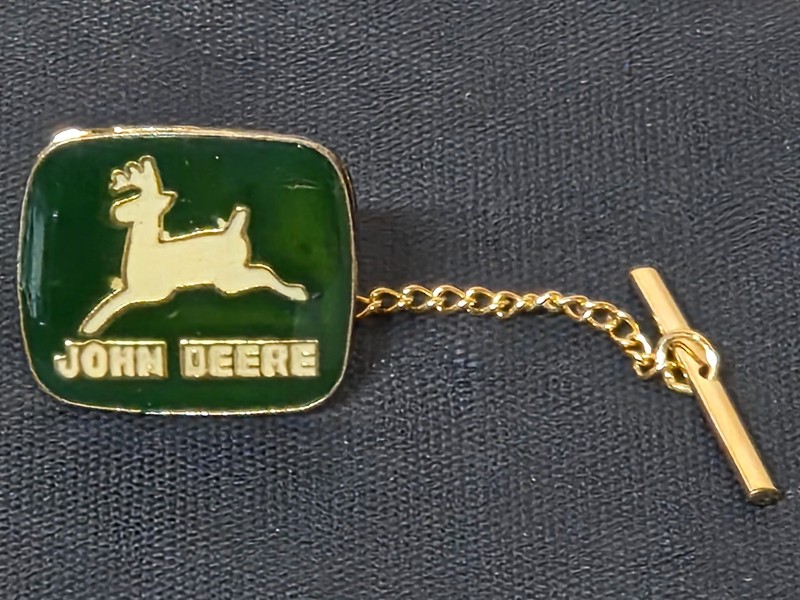 John Deere 1968-2000 Trademark Logo Leaping 2 Leg Deer Hat Lapel Tie Pin