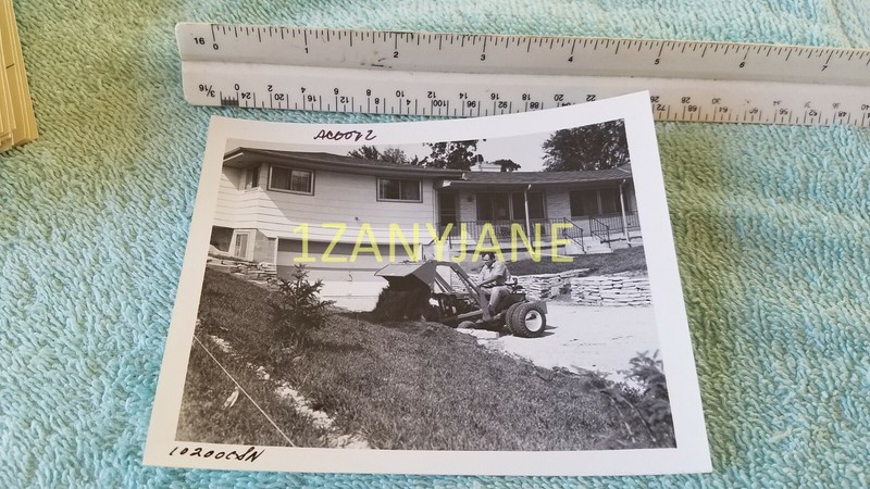 AC0072 Allis-Chalmers Photograph, MEDIA ARCHIVE DUMPING DIRT OUT TRACTOR BUCKET