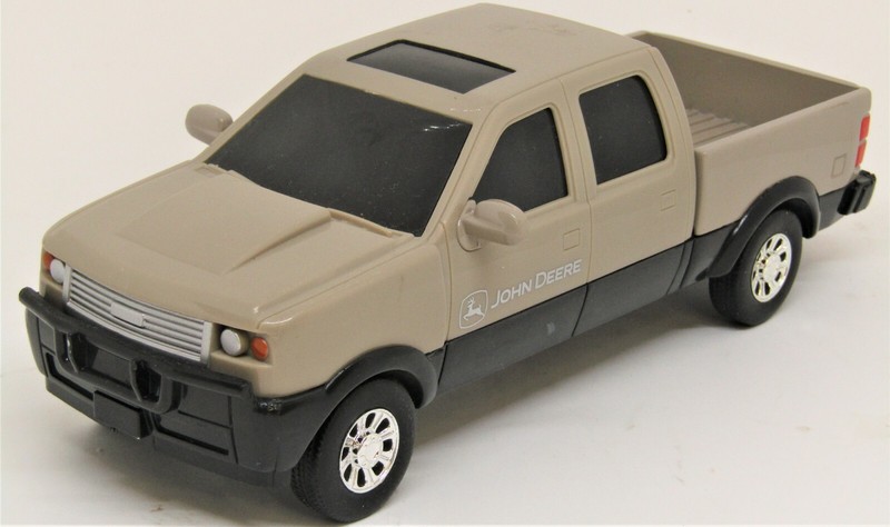 Ertl 1:24 John Deere Truck Pick up Grey and Black has tow hitch.