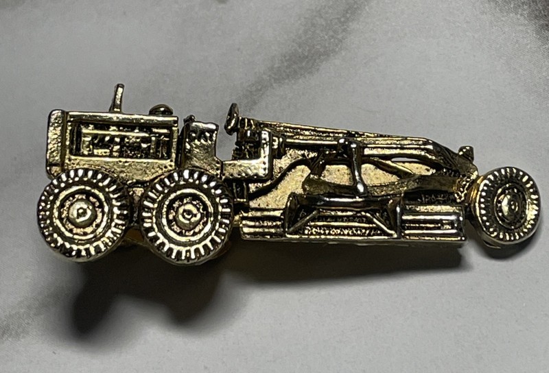 Caterpillar Road Grader Goldtone Figural Vintage Tie Clip Hs-44b gallery