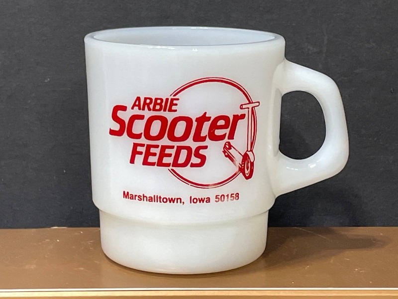 Vintage Arbie Scooter Feeds Marshalltown, Iowa Milk Glass Mug – Termocrisa