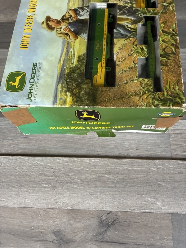 Athearn John Deere Model B Express - Open Box gallery