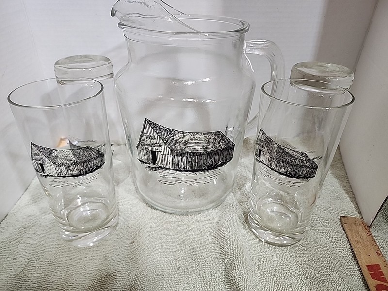 VTG.”MoorMan’s Feeds” Farm Scene 16oz Drinking Glasses Set of 4 & Pitcher