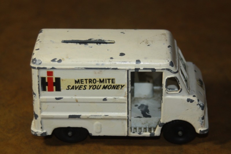 Vintage 1950’s International Harvester – IH Metro- Mite Die Cast Metal Bank