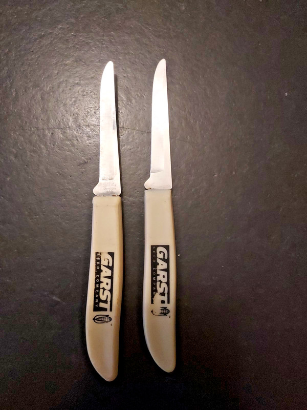 2 PC Vintage “GARST SEEDS CO,”CUSTOMER APPRECIATION PAIRING KNIVES”QUIKUT”