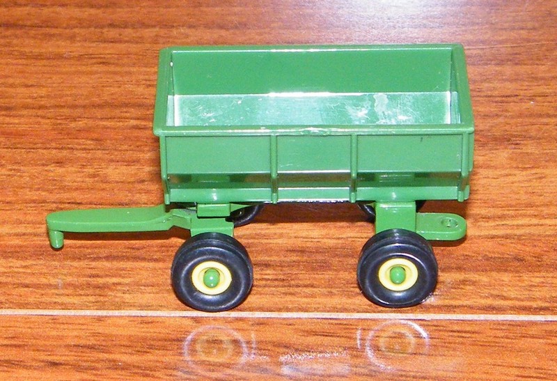 ERTL John Deere Trailer / Wagon (WY01) Plastic Green & Yellow *READ*