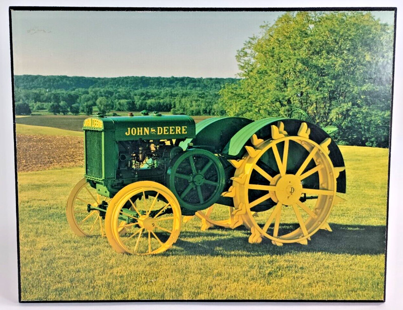 1923 Model D John Deere Tractor Wallboard Plaque. 10″ X 8″.