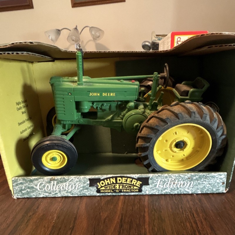 John Deere Model G Wide Front Tractor 1/16 Scale Diecast w/ Box