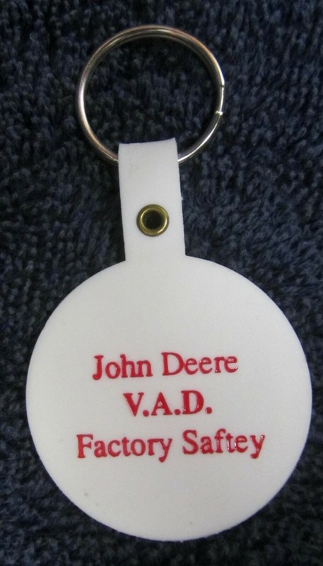 Vintage 1980s JOHN DEERE Waterloo Tractor VAD SAFETY KEY CHAIN Keychain EMPLOYEE