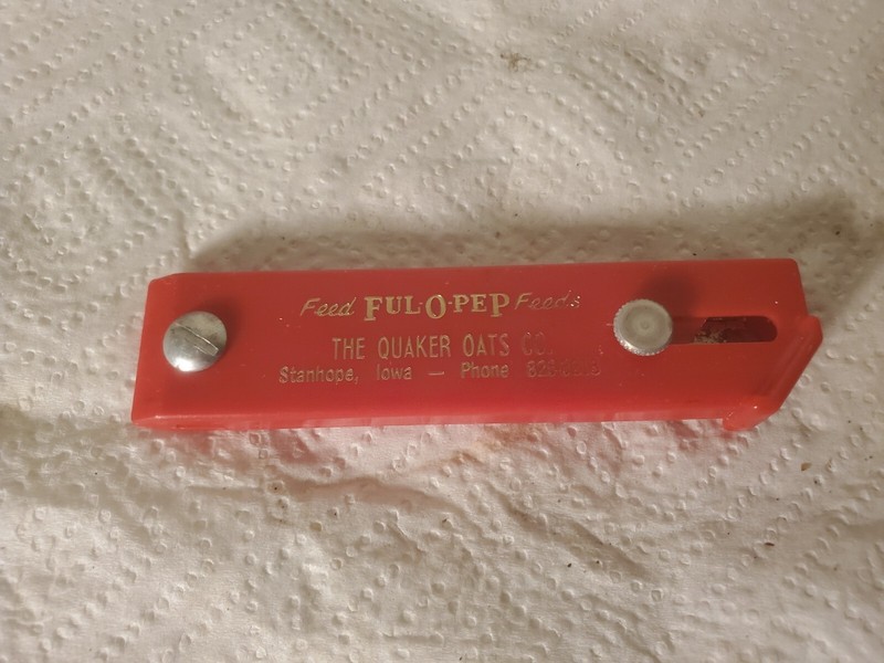 4-1/2" Red Plastic Box Knife Ful-o-pep Feeds Quaker Oats Stanhope Iowa Farm