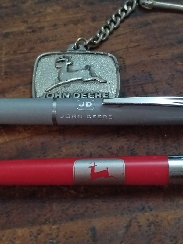 OLD LOT JOHN DEERE ARGENTINA KEYCHAIN & PEN OFFICIAL AGENT + SHEAFFER PEN USA