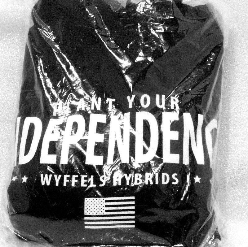 Wyffels Hybrids Seeds Sweatshirt XL Black Hood “Plant Your Independence” Farm gallery