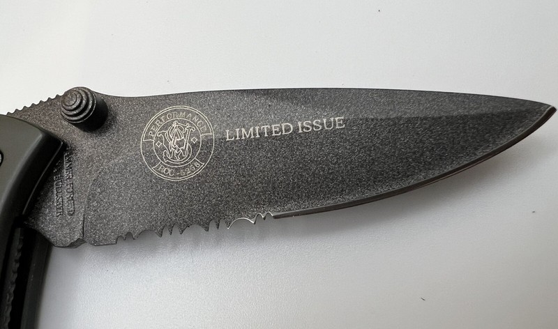 Smith & Wesson JOHN DEERE ‘Bullseye’ Pocket Knife In Collectible Tin ZOLAN ARTS gallery