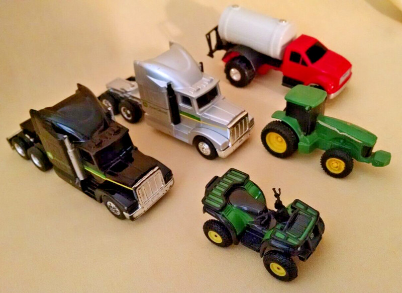 JOHN DEERE TRACTOR TRUCK 4 WHEELER LOT 5 PC LOOSE ERTL DIE CAST PLASTIC TANKER.