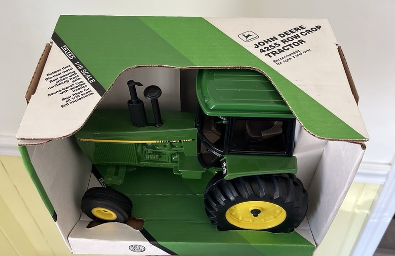 John Deere 4255 Row-Crop Tractor 1/16 Scale Die-Cast Model ERTL 5583