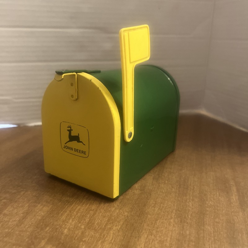 Vintage John Deere Mailbox Metal ERTL Coin Bank Made In USA Collectable Tin