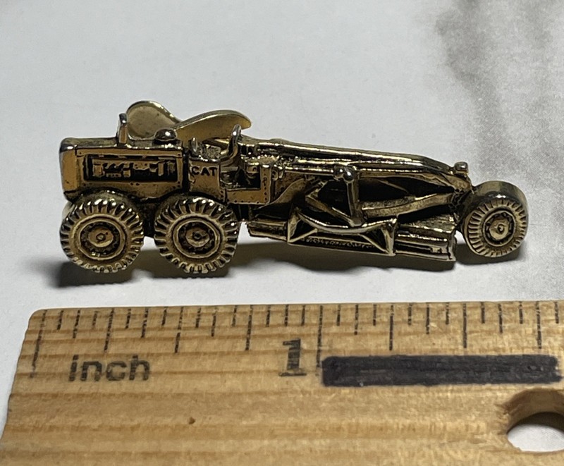 Caterpillar Road Grader Goldtone Figural Vintage Tie Clip Hs-44b gallery