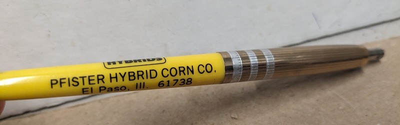 Vintage Lester Pfister 187 Hybrids Pfister Hybrid Corn Co El Paso IL Ink Pen gallery