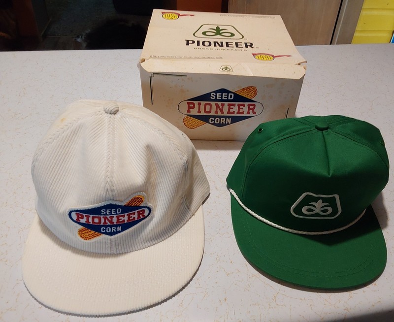 1991 PIONEER SEED CORN Baseball Caps 65th Anniversary Gift Box