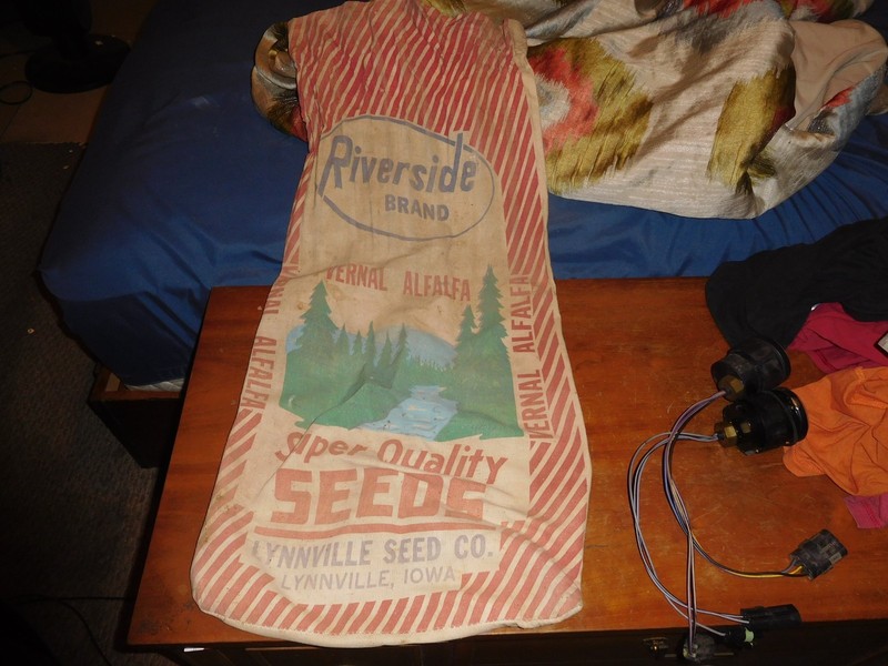 Riverside Brand Vernal Alfalfa Cloth Seed Bag with Mountain Red Edge (Read)