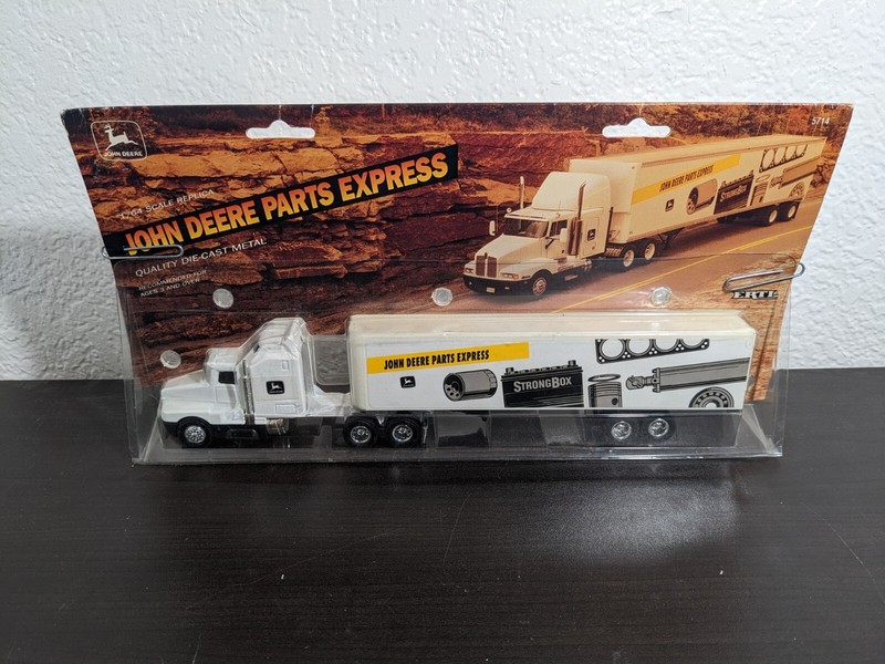 Vintage John Deere Ertl Deer has 2 legs Parts Express #5714 Die Cast White 1992