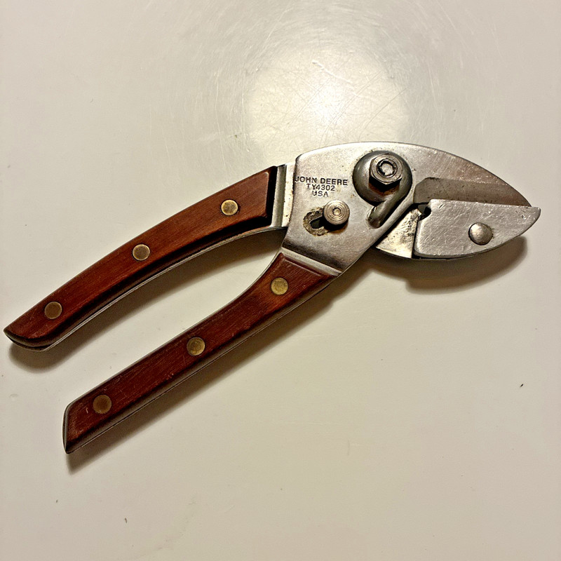 VTG John Deere Hand Pruners Steel And Wood Handle TY4302 Spring Action Farm USA