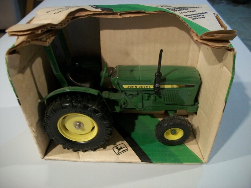 JOHN DEERE Compact Utility Tractor ERTL #581 Die-Cast 1:16 Scale New In Box