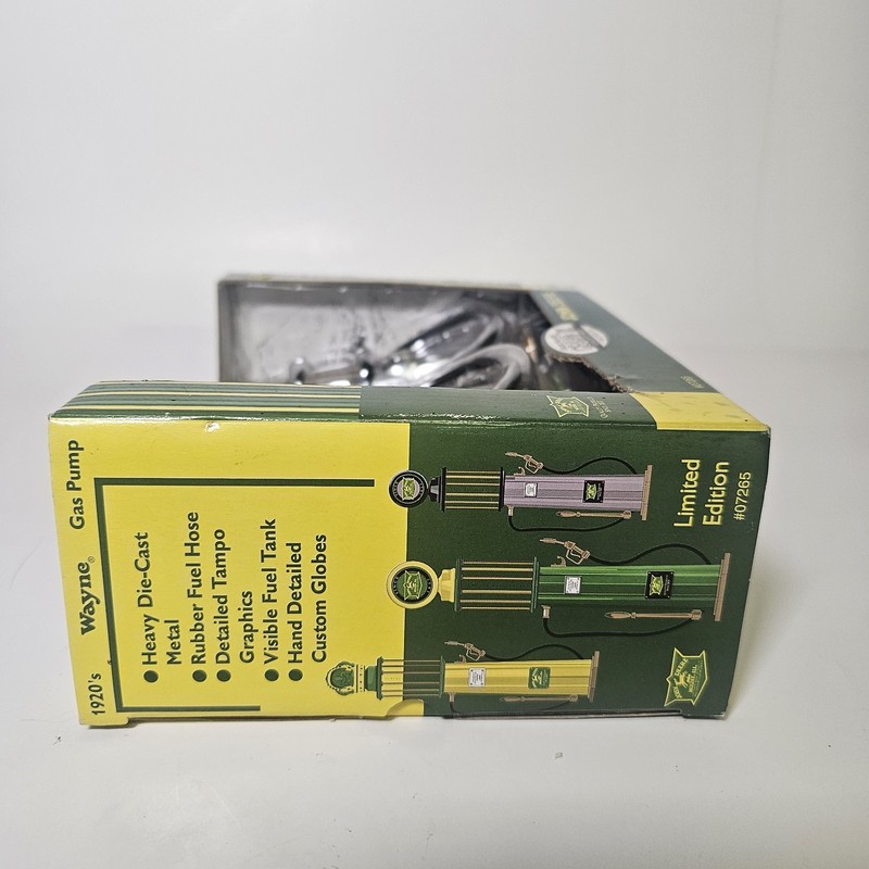 Gearbox John Deere Gas Pump Oil Set 1:25 Scale Wayne Pumps Diecast New In Box gallery