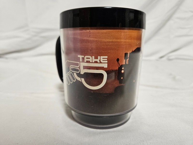 JOHN DEERE VINTAGE STAKE 5 “THE FURROW” THERMO SERVE MUGS