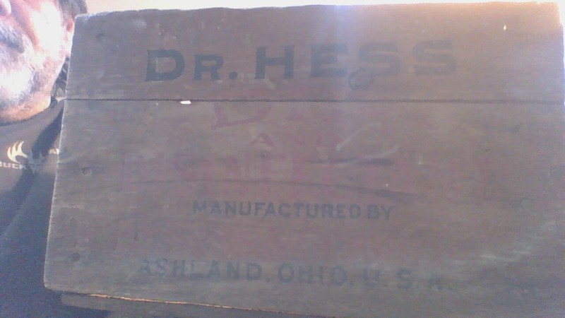 ☠️VINTAGE Dr. Hess & Clark Dip and Disfectant crate Ashland OH