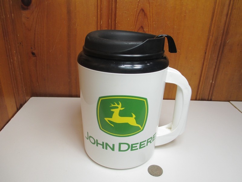 John Deere Thermo-Serve 32oz Plastic Travel Mug with Lid Deer Logo USA