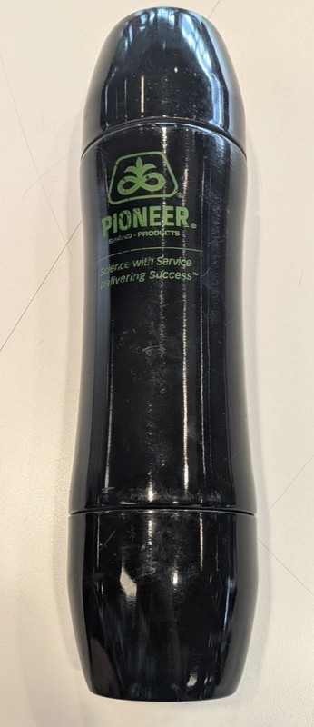 Pioneer Seed 24 oz. 2 Cup Thermos Seeds Farm bottle water countrylife vinjtage