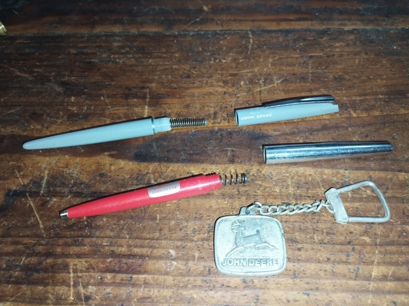OLD LOT JOHN DEERE ARGENTINA KEYCHAIN & PEN OFFICIAL AGENT + SHEAFFER PEN USA gallery