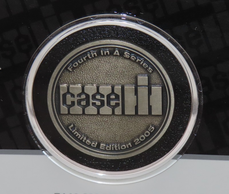 Case IH 1987 7140 Magnum Tractor 2005 Heritage Series Medallion Collection gallery