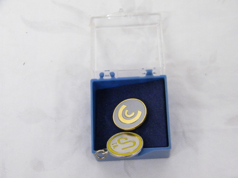 Vintage Moorman's Set of 2 Pins gallery