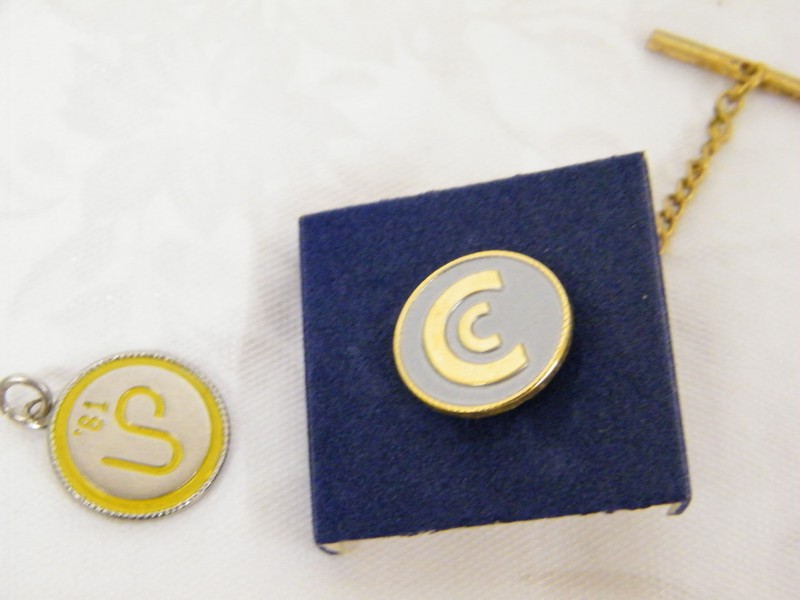 Vintage Moorman’s Set of 2 Pins